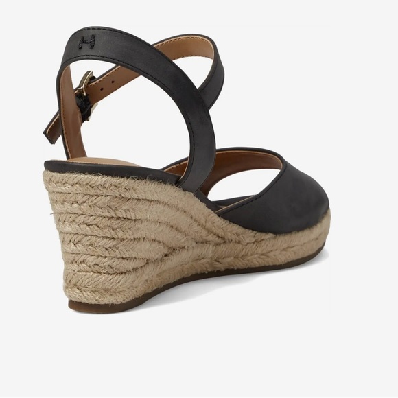🆕 Tommy Hilfiger Women's Gallie Sandal - Picture 16 of 16